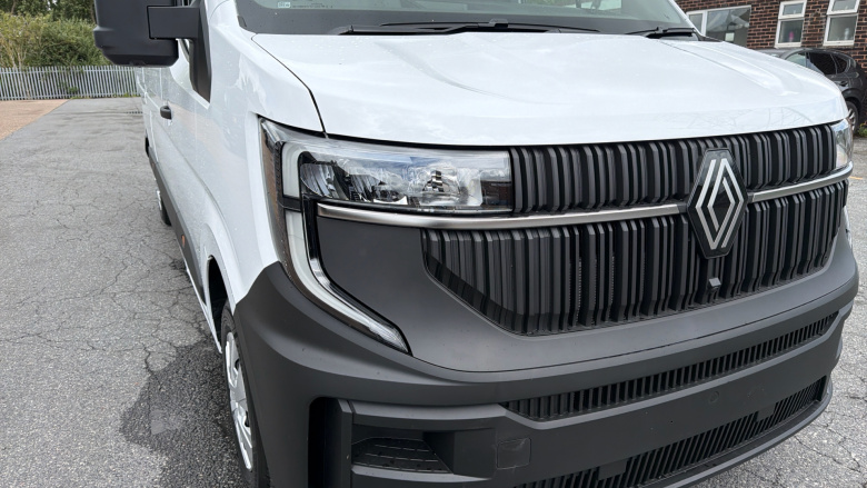 Renault Master Lwb Diesel Fwd LM35 Blue dCi 150 Advance Medium Roof Van